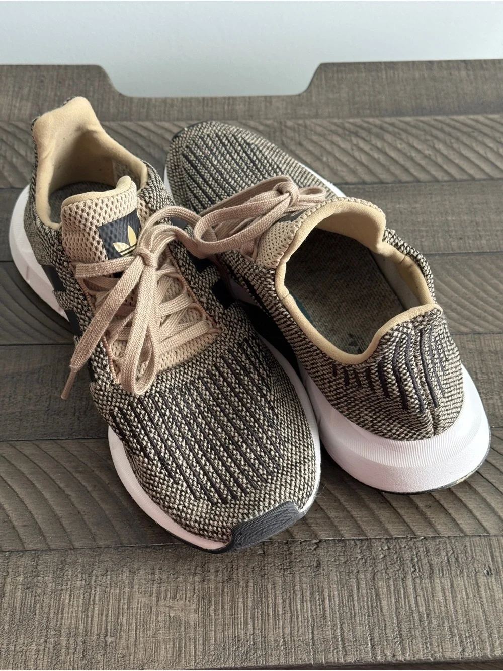 Adidas Men’s Swift Run Sneakers Size 8.5